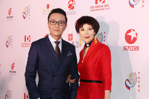 吴刚岳秀清出席中美电影电视节并双双领奖